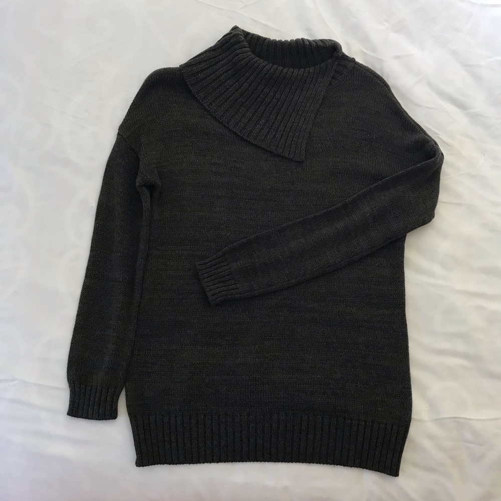 NEW - Sweater - Picture 5 of 7